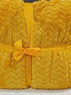 Cozy Golden Yellow Chevron Throw Blanket NEW
